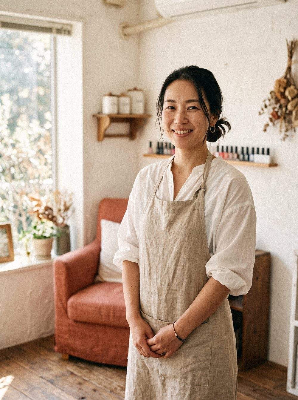ネイリスト 木村沙織のポートレート（デモ用生成画像）